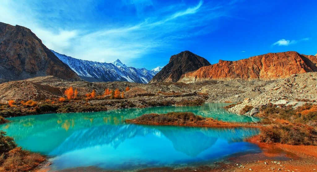 the-glacial-lake-of-batura-1024x557 Strani Petroglifi della strada di Karakorum nel Pakistan