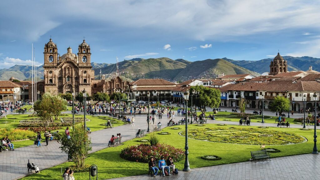 Cusco-plaza-National-Geographic-1024x576 Il mistero delle incredibili mura megalitiche di Cusco e Sacsayhuaman in Perù