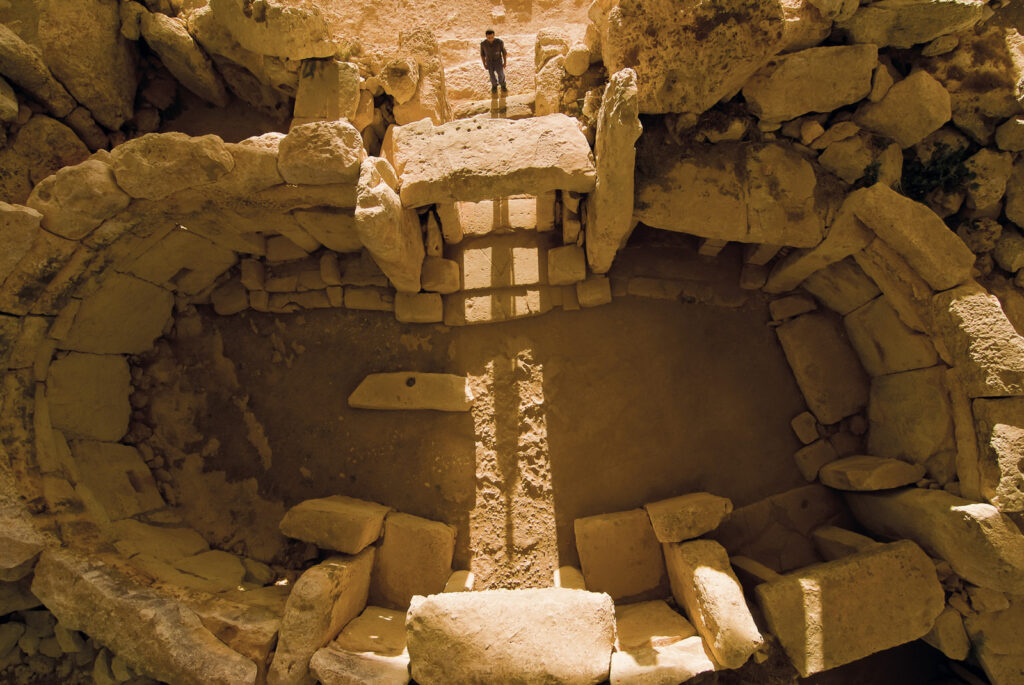 Mnajdra-equinozio-malta-1024x685 Le Taulas a Forma di T di Minorca: Un Patrimonio Archeologico Unico