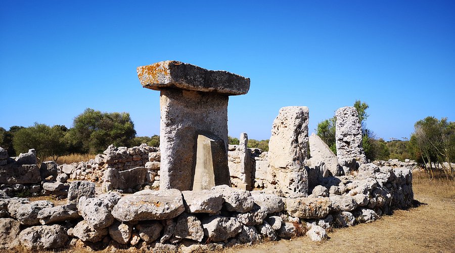 caption-1 Le Taulas a Forma di T di Minorca: Un Patrimonio Archeologico Unico