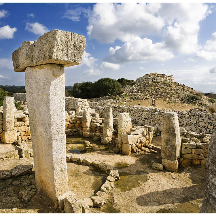 site_1528_0046-750-750-20231020130055 Le Taulas a Forma di T di Minorca: Un Patrimonio Archeologico Unico