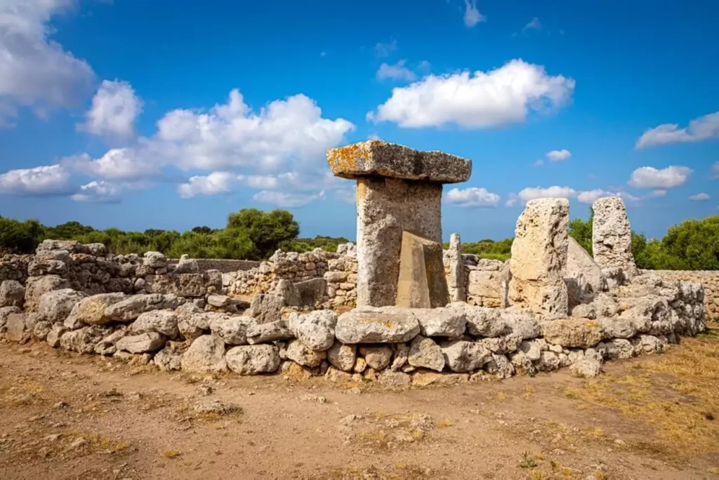 talaiots-menorca_talaiotic-culture-1024x684 Le Taulas a Forma di T di Minorca: Un Patrimonio Archeologico Unico