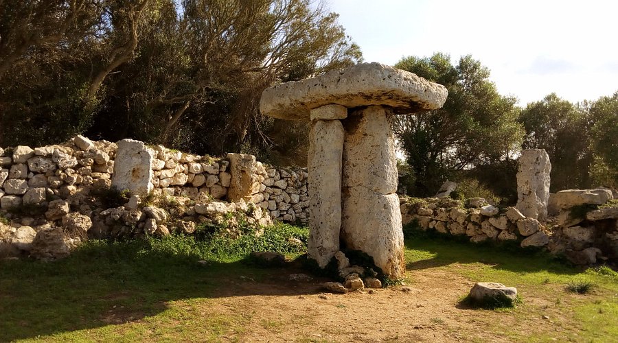 taula Le Taulas a Forma di T di Minorca: Un Patrimonio Archeologico Unico