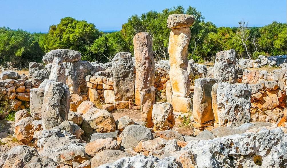 torre-den-galmes-menorca Le Taulas a Forma di T di Minorca: Un Patrimonio Archeologico Unico