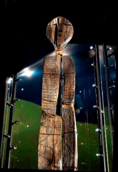 1446397194 Ritrovamento di un Idolo di Legno di 11.000 Anni Fa in Siberia: Un Tesoro dell'Arte Preistorica